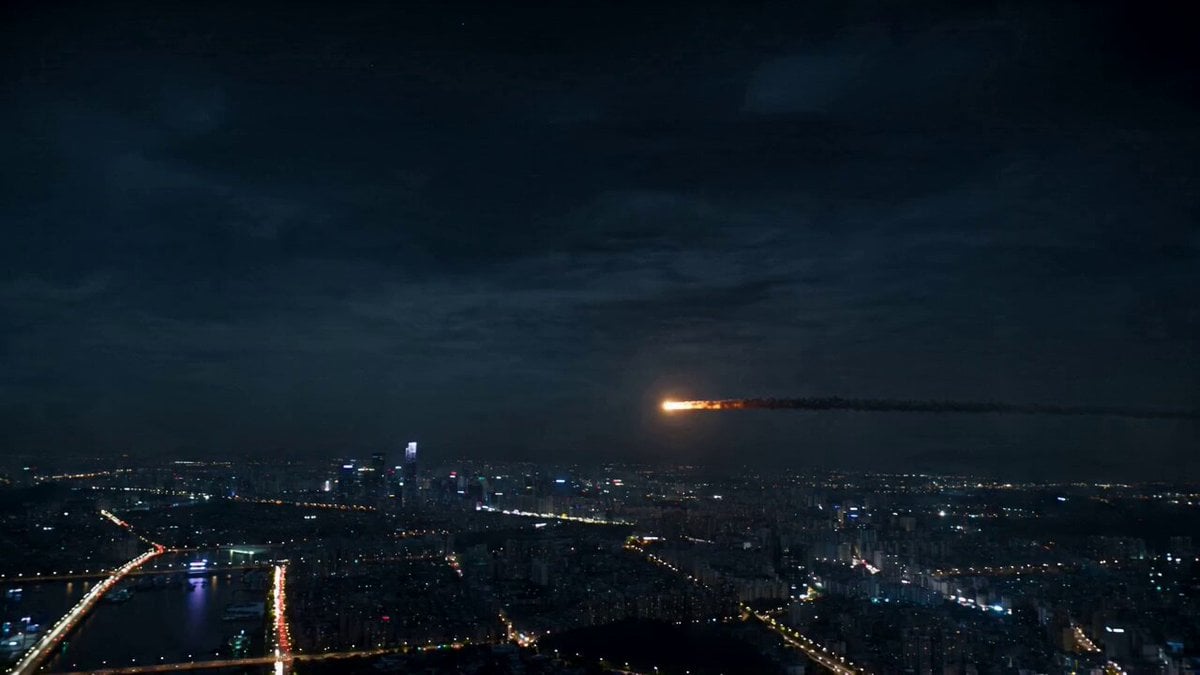 Seedance prompt example — Glowing Asteroid Enters the Atmosphere