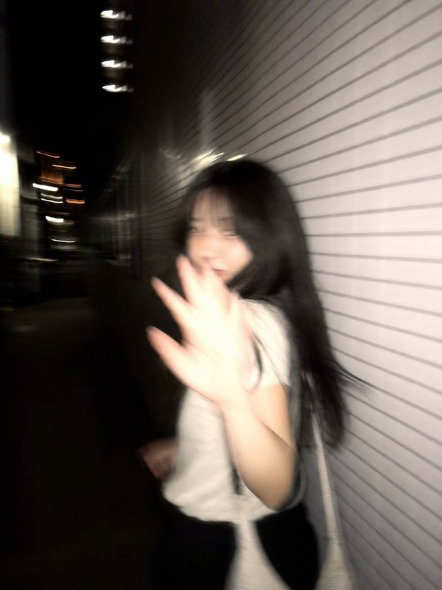 Ultra-realistic candid smartphone photo, 3:4 vertical. Original non-identifiable young woman inspire